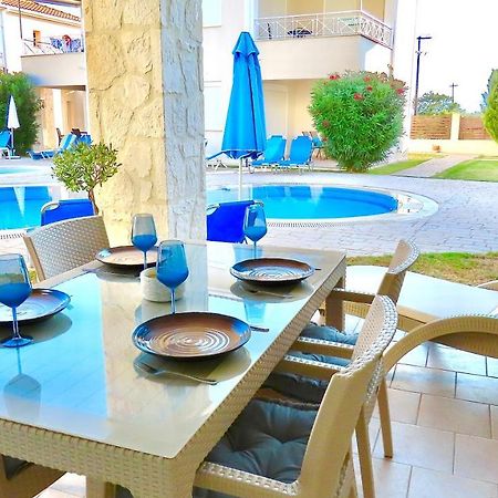Phoebes Place At Kalamaki Court, 2 Bedroom Villa With A Shared Pool Exterior photo