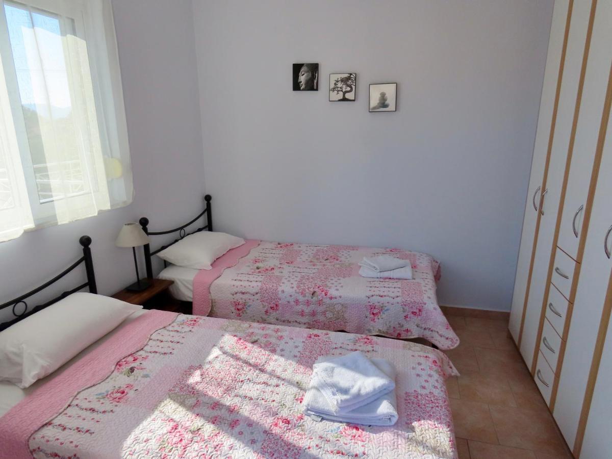 Phoebes Place At Kalamaki Court, 2 Bedroom Villa With A Shared Pool Exterior photo