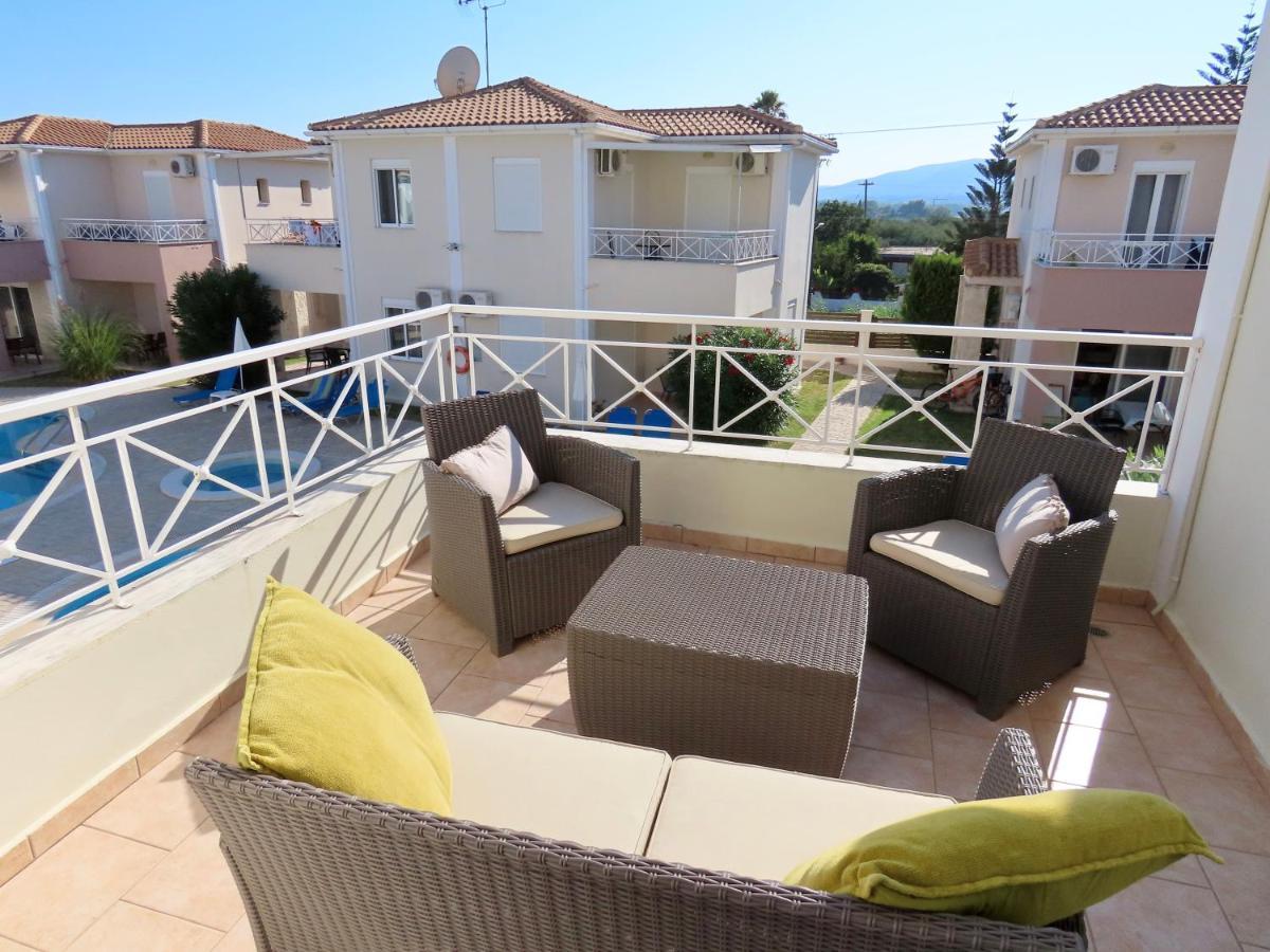 Phoebes Place At Kalamaki Court, 2 Bedroom Villa With A Shared Pool Exterior photo