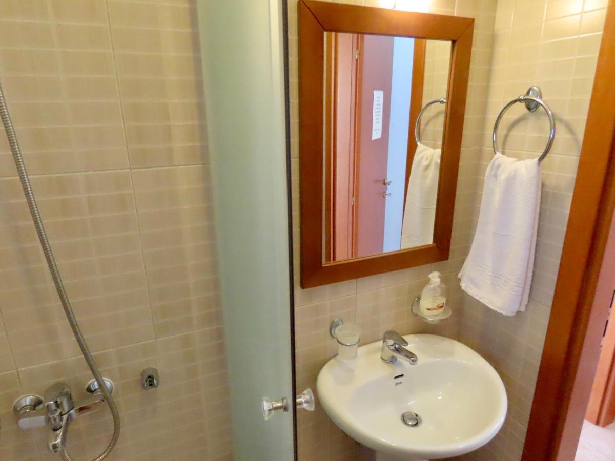 Phoebes Place At Kalamaki Court, 2 Bedroom Villa With A Shared Pool Exterior photo